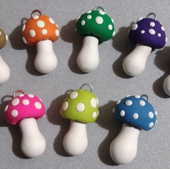 Mushroom necklace - Picture 5 of 6